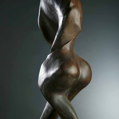 Female figure I. Bronze sculpture. 90 x 30 x 30 cm. 2002.