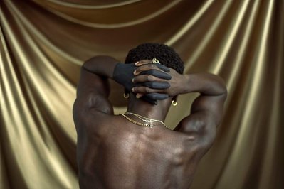 portrait of dancer Babou Sanneh from the back