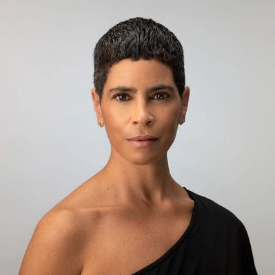 Headshot of Lakey Evans-Peña
Ailey II Rehearsal Director