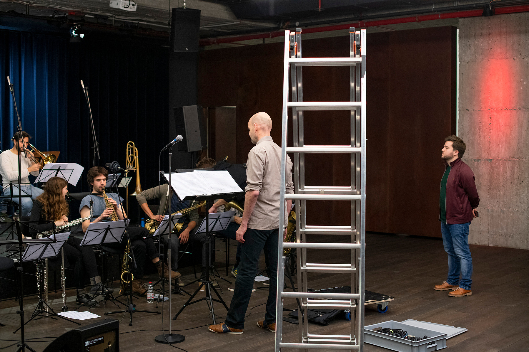 rehearsal of a jazz ensemble with ladder in front of stage