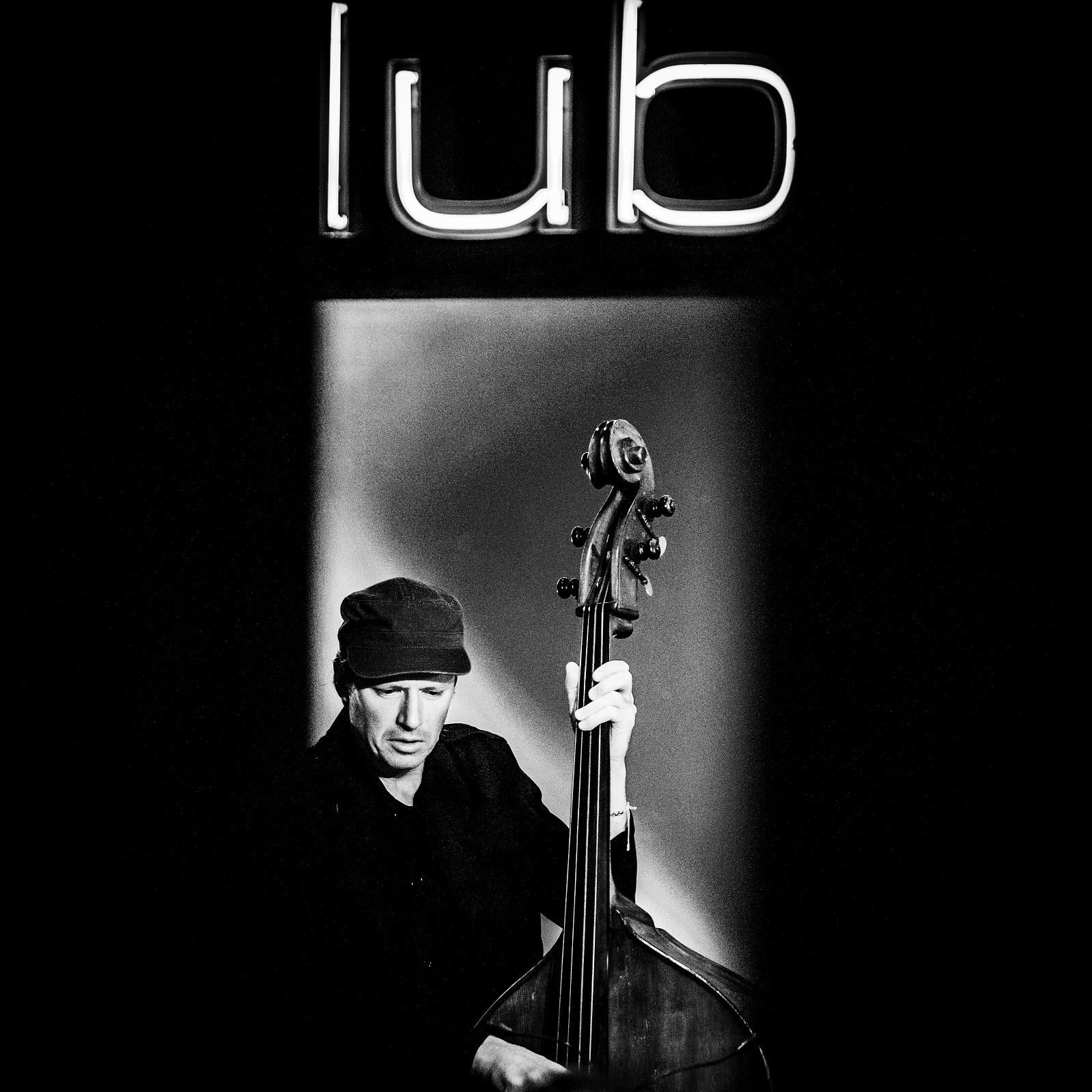 doubleness player in live club stage club Hamburg
