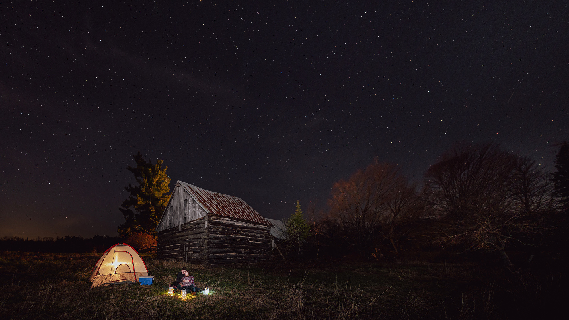 Night time engagement picture in farm field by Ottawa Photographer Frank Fenn
