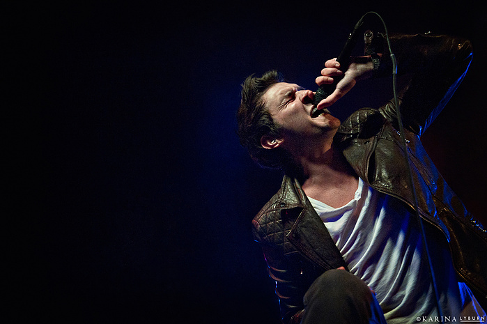Singer James Matthews performs on stage in Glasgow, by Nottingham based music photographer Karina Lyburn.