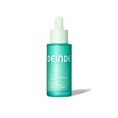 A detailed studio shot of Deinde’s skincare serum bottle, designed with a precision dropper for easy application, emphasizing its lightweight, nourishing formula. Photographed by Los Angeles product photographer Alex Kapustin at Rig Studio LA.

