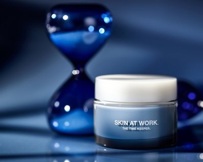 Los Angeles Product Photographer - Alex Kapustin photographed Skin at work, Skincare photography. Social, commercial, and e-commerce product photography. LA best product photographer.