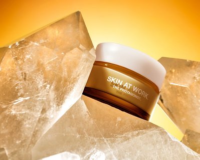 Los Angeles Product Photographer - Alex Kapustin photographed Skin at work, Skincare photography. Social, commercial, and e-commerce product photography. LA best product photographer.