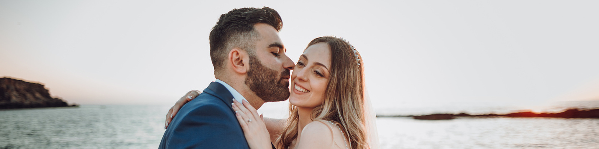 romantic wedding photography that captures the real atmosphere of your special day
