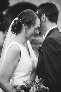Hochzeitsfotos im Rittergut Störmede von dem Hochzeitsfotografen Florian Finke aus Paderborn - Brautpaarshooting