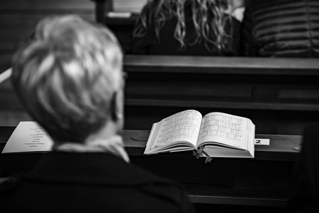 Hochzeitsfotos im Rittergut Störmede von dem Hochzeitsfotografen Florian Finke aus Paderborn - Kirchliche Trauung