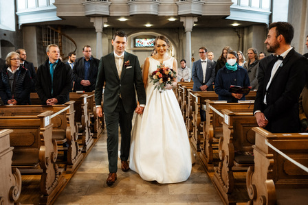 Hochzeitsfotos im Rittergut Störmede von dem Hochzeitsfotografen Florian Finke aus Paderborn - Kirche Etteln