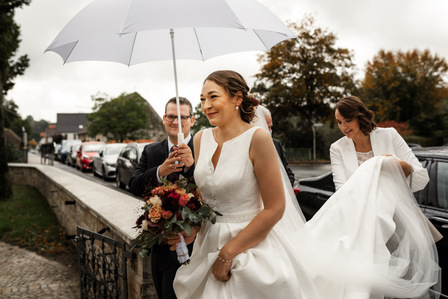 Hochzeitsfotos im Rittergut Störmede von dem Hochzeitsfotografen Florian Finke aus Paderborn - First Look
