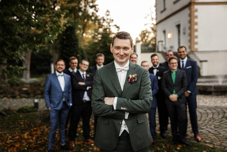 Hochzeitsfotos im Rittergut Störmede von dem Hochzeitsfotografen Florian Finke aus Paderborn - Gruppenfoto