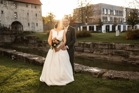 Hochzeitsfotos im Rittergut Störmede von dem Hochzeitsfotografen Florian Finke aus Paderborn - Brautpaarshooting bei Sonnenuntergang im Rittergut Störmede