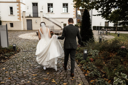 Hochzeitsfotos im Rittergut Störmede von dem Hochzeitsfotografen Florian Finke aus Paderborn - RitterBrautpaarshooting