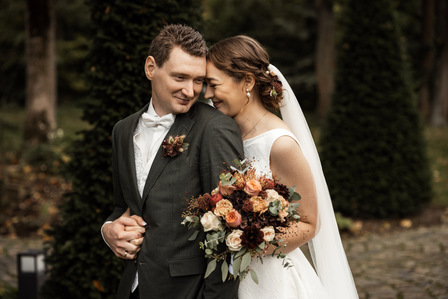 Hochzeitsfotos im Rittergut Störmede von dem Hochzeitsfotografen Florian Finke aus Paderborn - Brautpaarshooting vom Rittergut zu Störmede