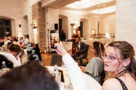 Hochzeitsfotos im Rittergut Störmede von dem Hochzeitsfotografen Florian Finke aus Paderborn - ungestellte Momente