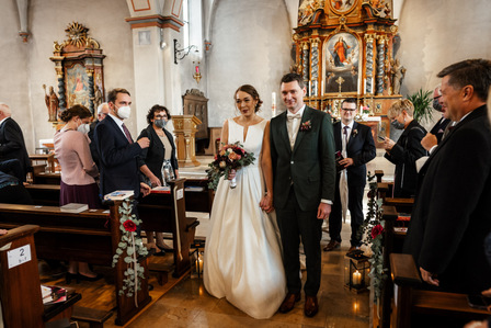 Hochzeitsfotos im Rittergut Störmede von dem Hochzeitsfotografen Florian Finke aus Paderborn - Austritt