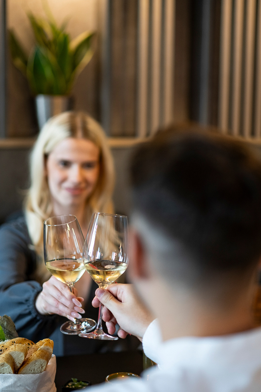 Authentische Corporate Restaurant Fotografie für Unternehmen in Fürth & Nürnberg sowie in ganz Süddeutschland und deutschlandweit. Businessportraits, Teamfotos & Imagebilder von Marion Stephan – professionell & modern.