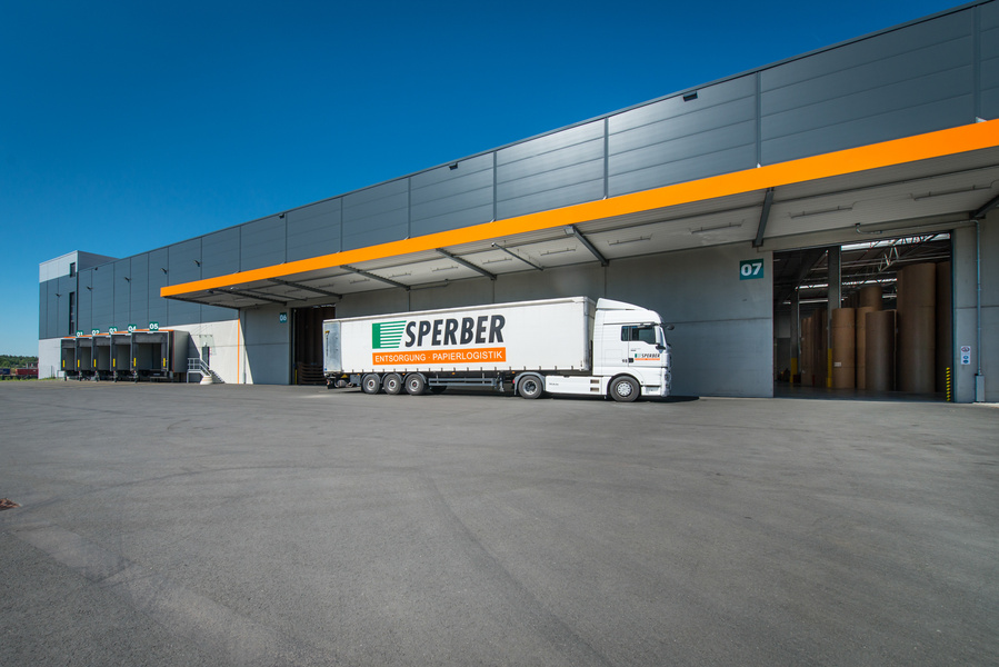 Authentische Corporate Fotografie für Unternehmen in Fürth & Nürnberg sowie in ganz Süddeutschland und deutschlandweit. Businessportraits, Teamfotos & Imagebilder von Marion Stephan – professionell & modern.
