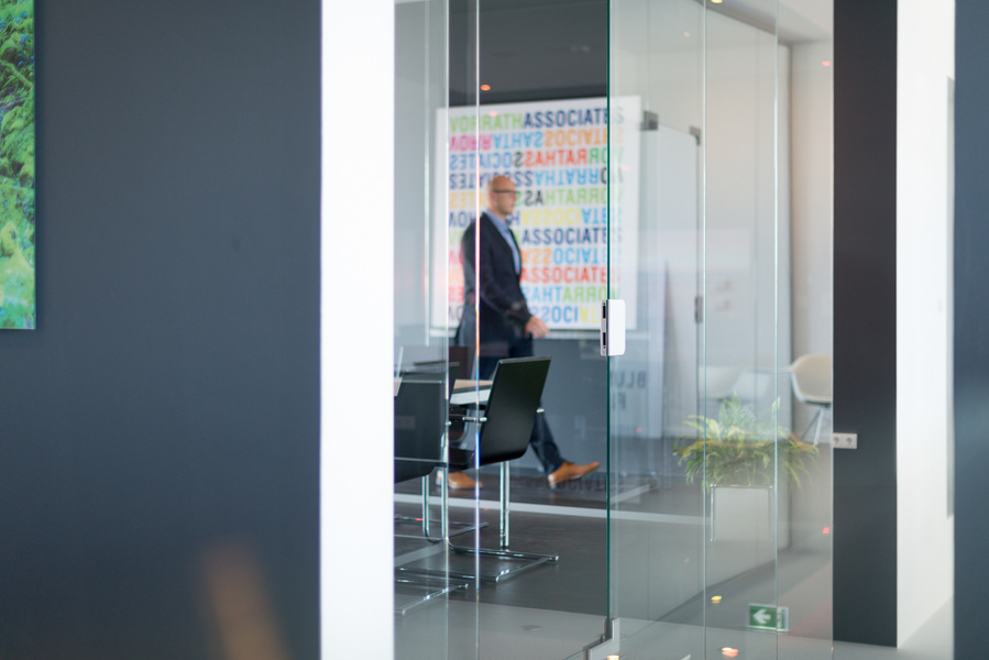 Professionelle Corporate Fotografie in Fürth, Nürnberg & deutschlandweit. Marion Stephan fotografiert Businessportraits, Teamfotos & Imagebilder für Unternehmen aller Branchen.
