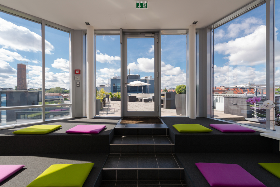 Moderne Corporate Fotografie für Firmen in Nürnberg, Fürth, Süddeutschland & darüber hinaus. Businessportraits, Teamfotos & Imagebilder von Marion Stephan – professionell & authentisch
