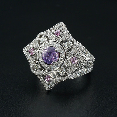 Discover elegance with a 14kt White Gold Ring featuring 157 VS Quality Diamonds and 5 stunning Purple Sapphires. A perfect blend of luxury and color for a truly captivating design.