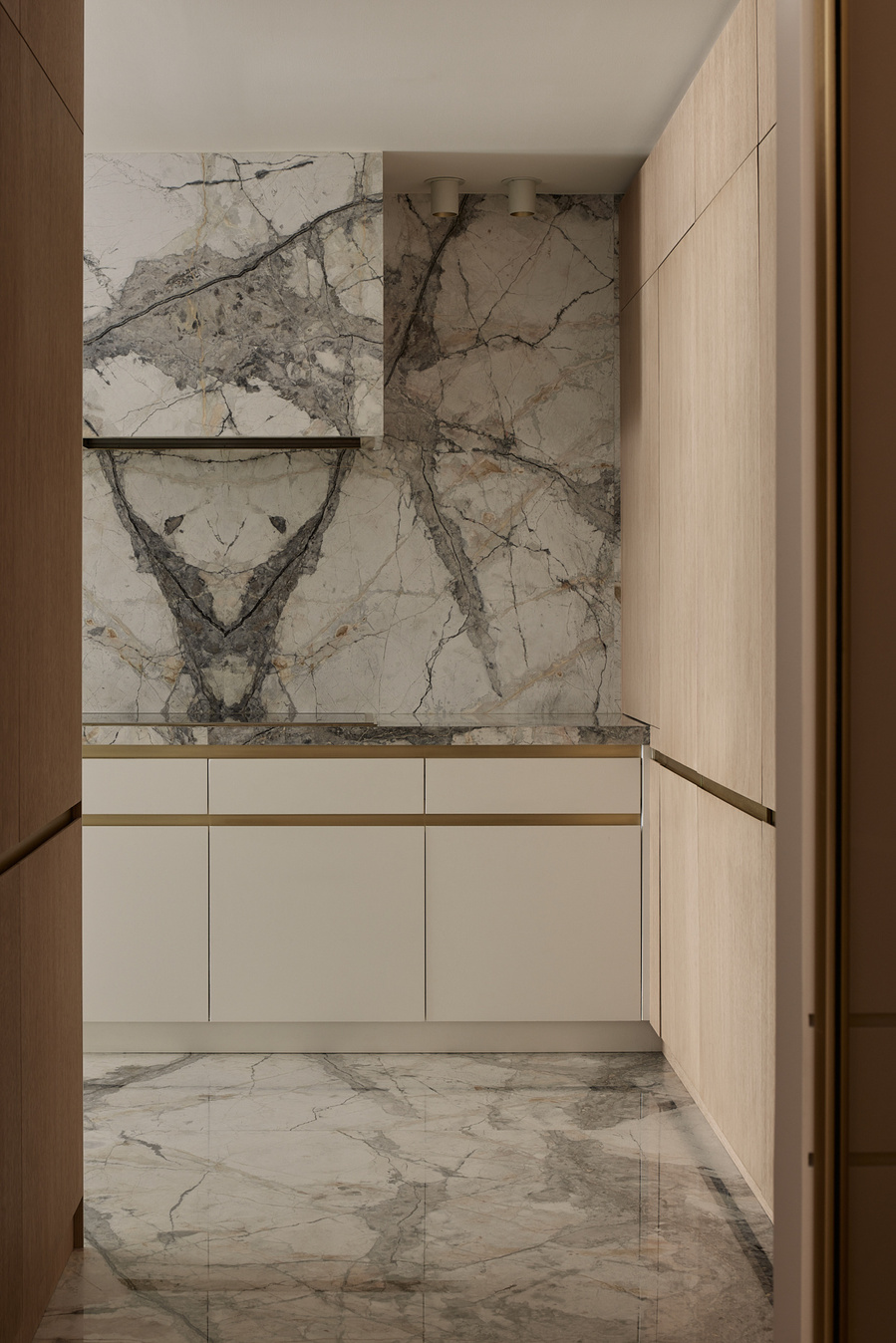 Toronto condo luxury fit out, interior design by Belgium based Studio P Architects. Photographed by Canadian Architectural photographer Adrian Ozimek. 