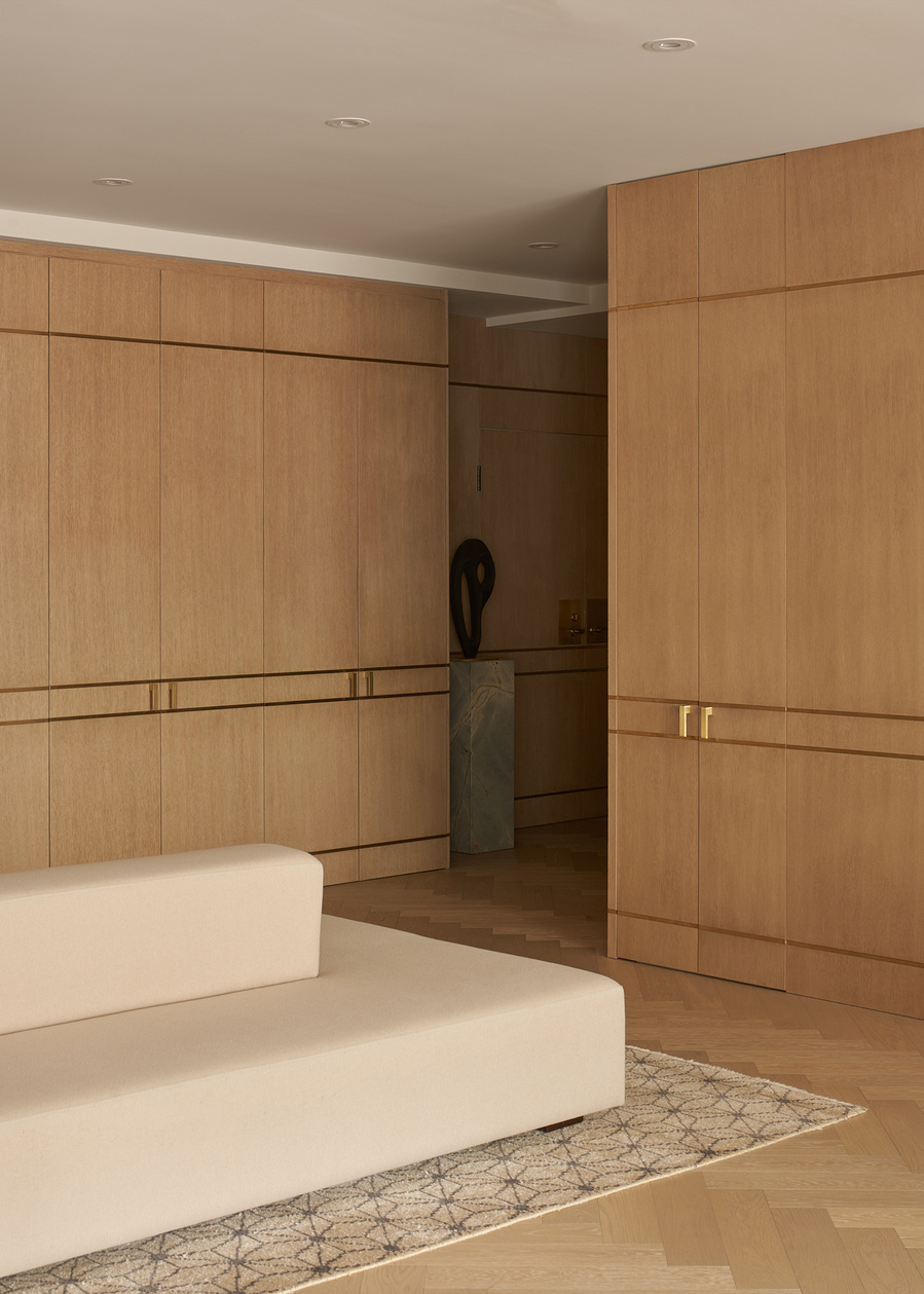Toronto condo luxury fit out, interior design by Belgium based Studio P Architects. Photographed by Canadian Architectural photographer Adrian Ozimek. 