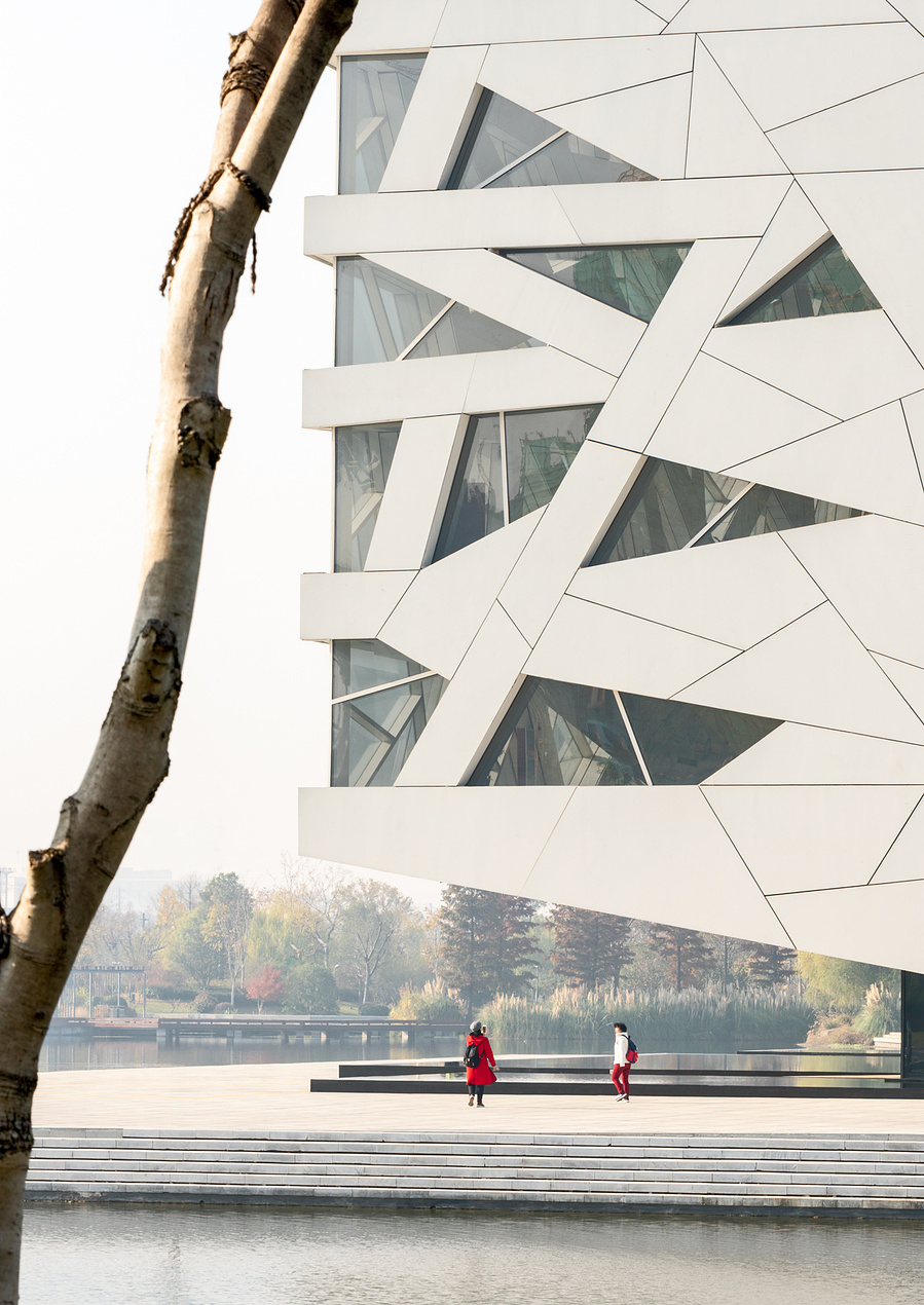 Henning Larson Hanzhou Opera House architectural design in China. Adrian Ozimek architectural photographer captures this project in it's urban context. Canadian architecture and interior photographer