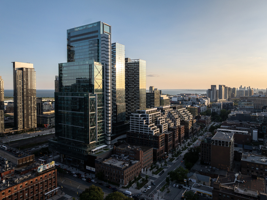 Toronto architecture photographer, The Well photography. The Well Toronto condominiums offer 2 distinct living opportunities; urban living along Front Street and boutique signature living along Wellington Street. 