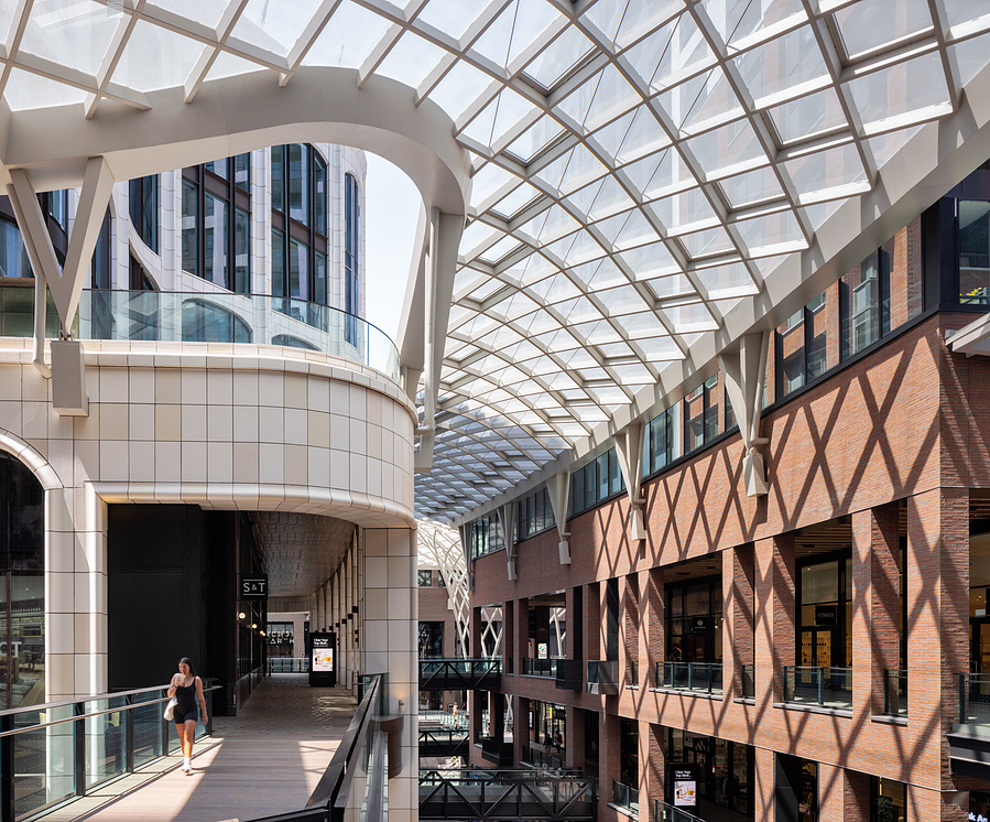 Toronto architecture photographer, The Well photography. The Well Toronto condominiums offer 2 distinct living opportunities; urban living along Front Street and boutique signature living along Wellington Street. 