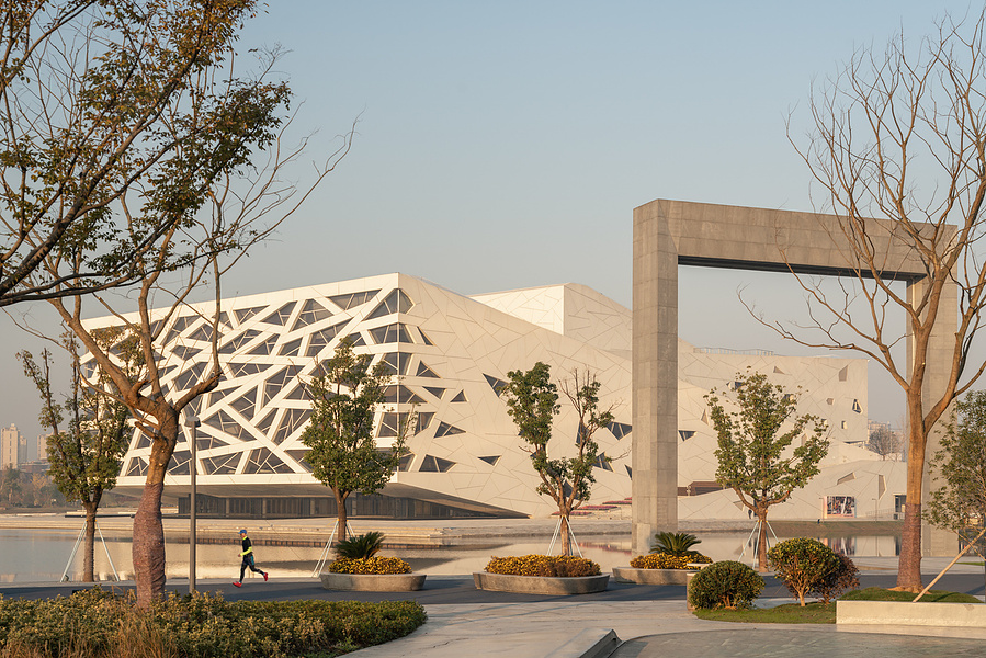 Henning Larson Hanzhou Opera House architectural design in China. Adrian Ozimek architectural photographer captures this project in it's urban context. Canadian architecture and interior photographer