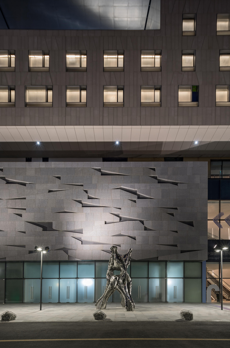Canadian design studio LuxMea has unveiled Plethora, a large-scale, 3D printed outdoor sculpture made in marine-grade stainless steel. Adrian Ozimek Toronto, Vancouver, Nova Scotia Photographer Shenzen China CEEC Photography architecture