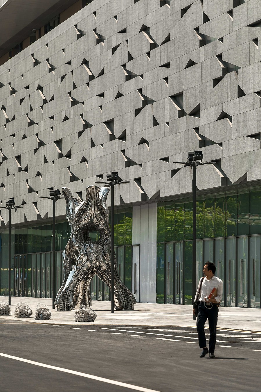 Canadian design studio LuxMea has unveiled Plethora, a large-scale, 3D printed outdoor sculpture made in marine-grade stainless steel. Adrian Ozimek Toronto, Vancouver, Nova Scotia Photographer Shenzen China CEEC Photography architecture