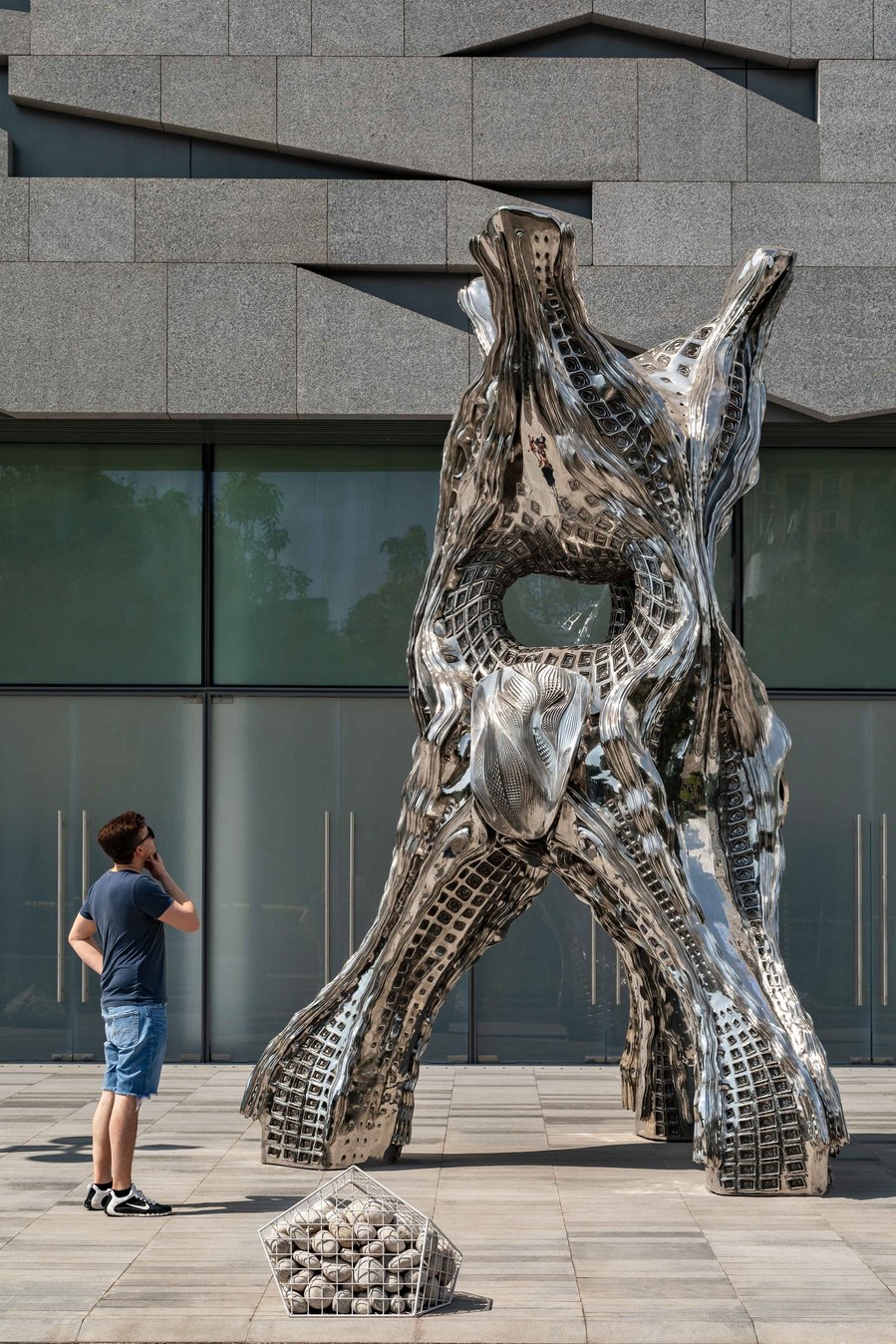 Canadian design studio LuxMea has unveiled Plethora, a large-scale, 3D printed outdoor sculpture made in marine-grade stainless steel. Adrian Ozimek Toronto, Vancouver, Nova Scotia Photographer Shenzen China CEEC Photography architecture