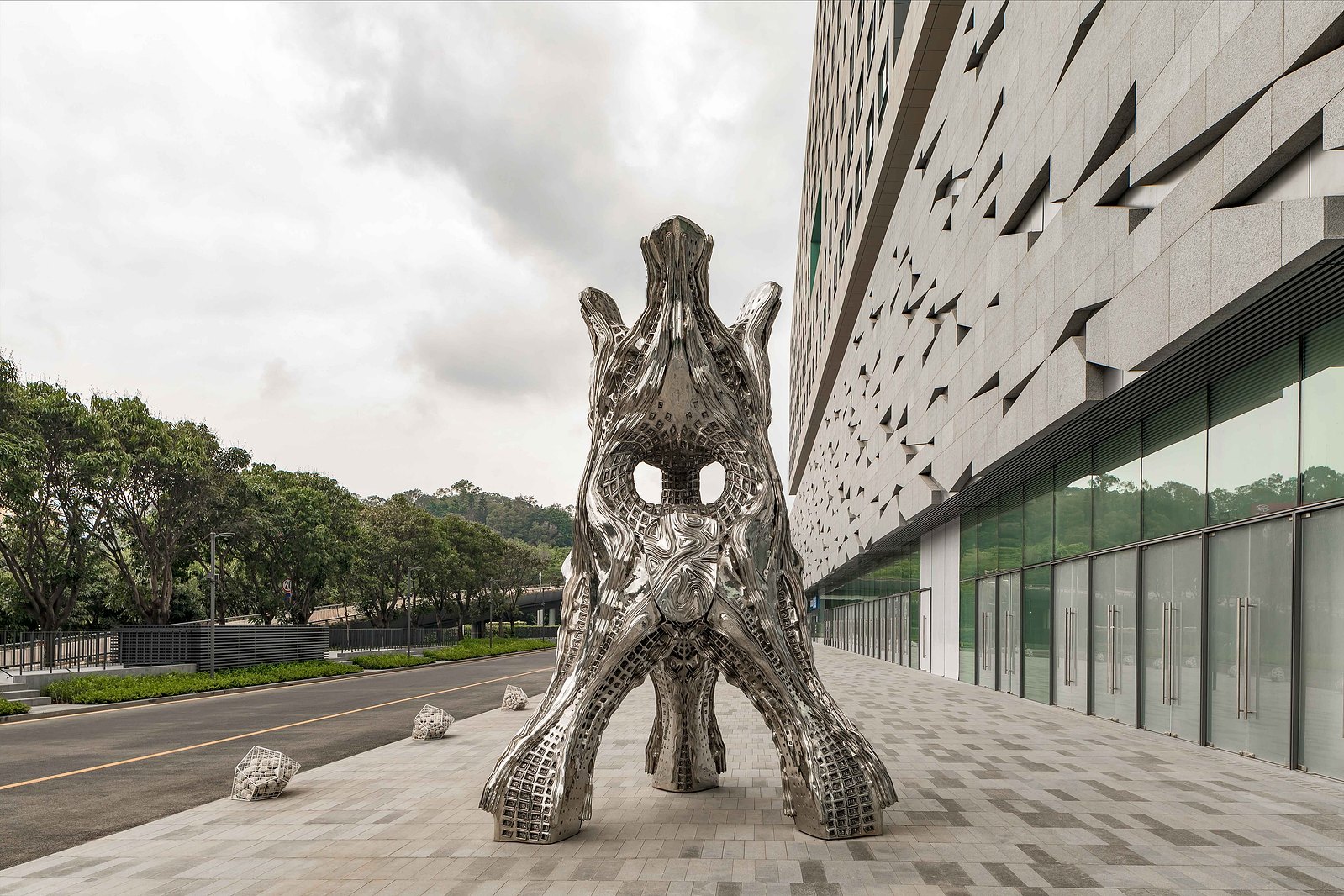 Canadian design studio LuxMea has unveiled Plethora, a large-scale, 3D printed outdoor sculpture made in marine-grade stainless steel. Adrian Ozimek Toronto, Vancouver, Nova Scotia Photographer Shenzen China CEEC Photography architecture