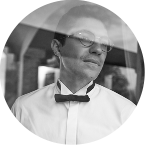 Black and White portrait of the Groom, waiting for the ceremony.