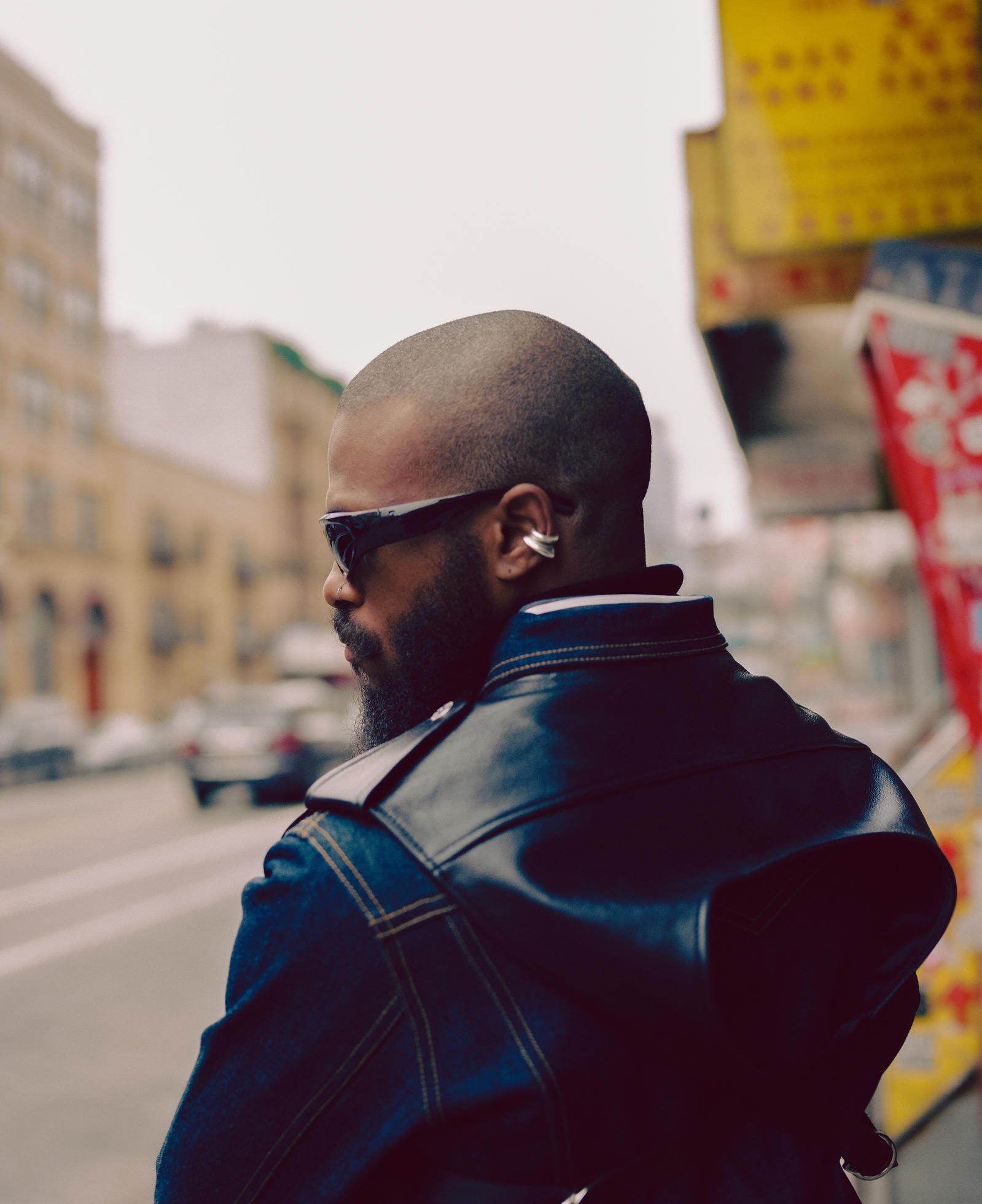 Offering wardrobe styling, creative direction, and brand consulting services for fashion and music. Tailored solutions to elevate your unique brand identity.
