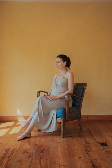 Professional portrait of pregnant woman in Berlin