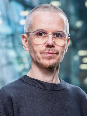Contact-Aire-Street-Photo-Studio-Man-With-Glasses-Leeds-Photo-Studio-Headshots-Photography-Studio-Hire-Leeds-City-Centre