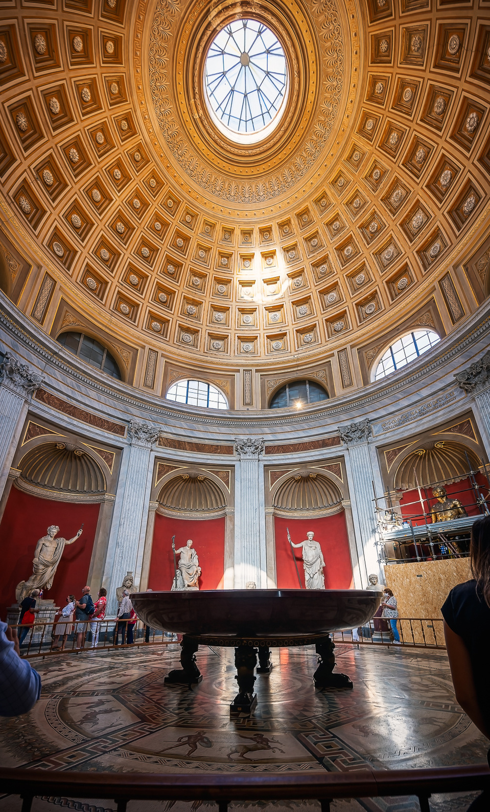 Navigating the Vatican Museum: A Guide to the Tapestries Hall, Maps 