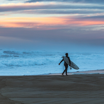 surfer coucher de soleil maree de pleine lune Hossegor