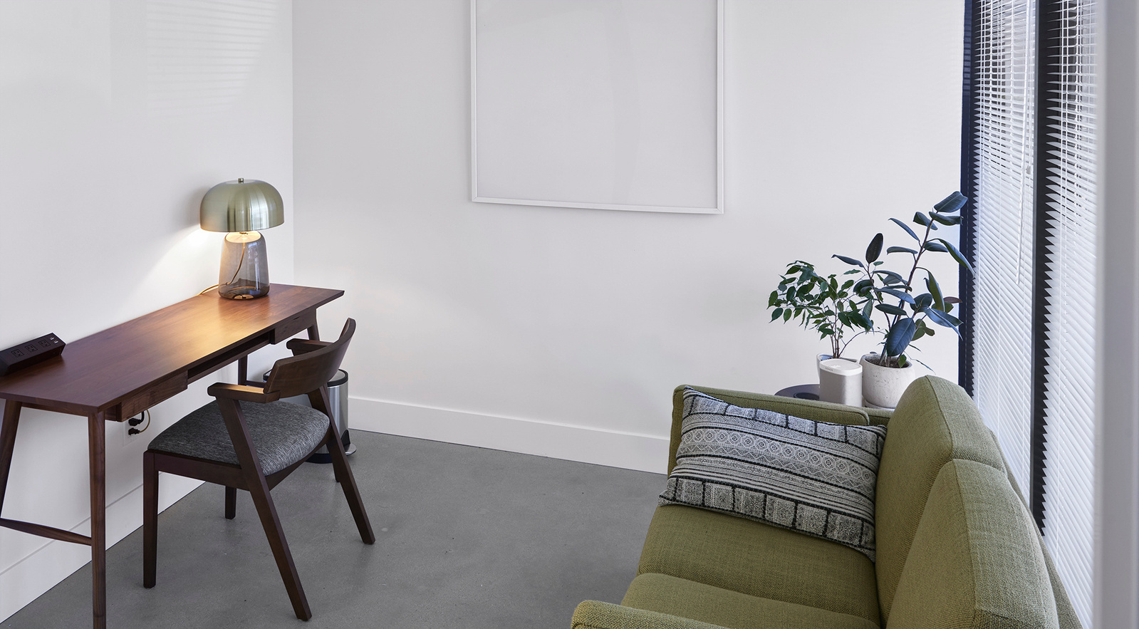 Los Angeles professional and affordable photo studio for photography and video production. Fully loaded with high-quality equipment: Broncolor, Aputure, Grip, and Digital equipment. Client Room
