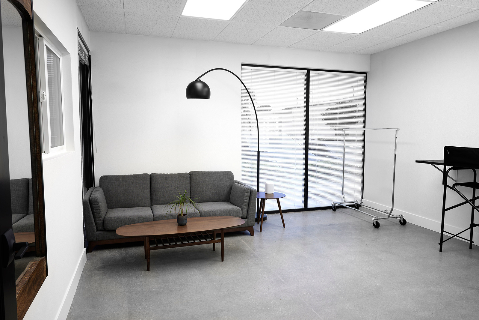 Los Angeles professional and affordable photo studio for photography and video production. Fully loaded with high-quality equipment: Broncolor, Aputure, Grip, and Digital equipment. Make up room
