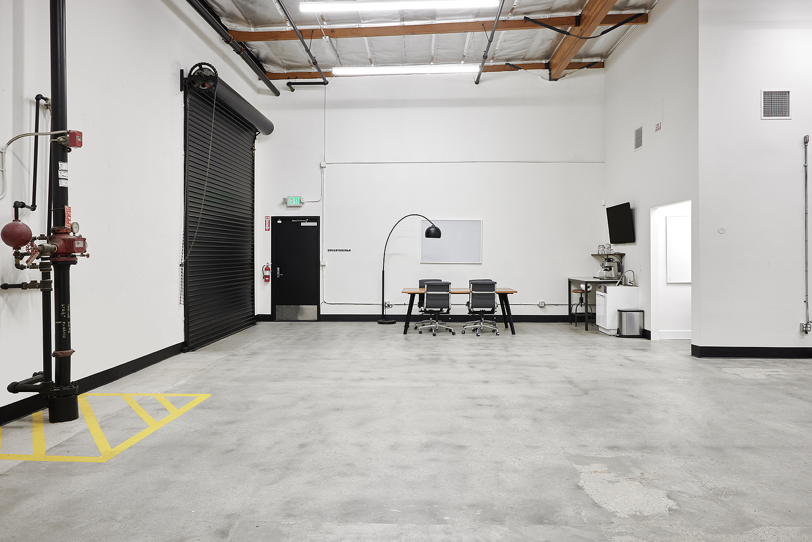 Los Angeles professional and affordable photo studio for photography and video production. Fully loaded with high-quality equipment: Broncolor, Aputure, Grip, and Digital equipment. Main Studio.
