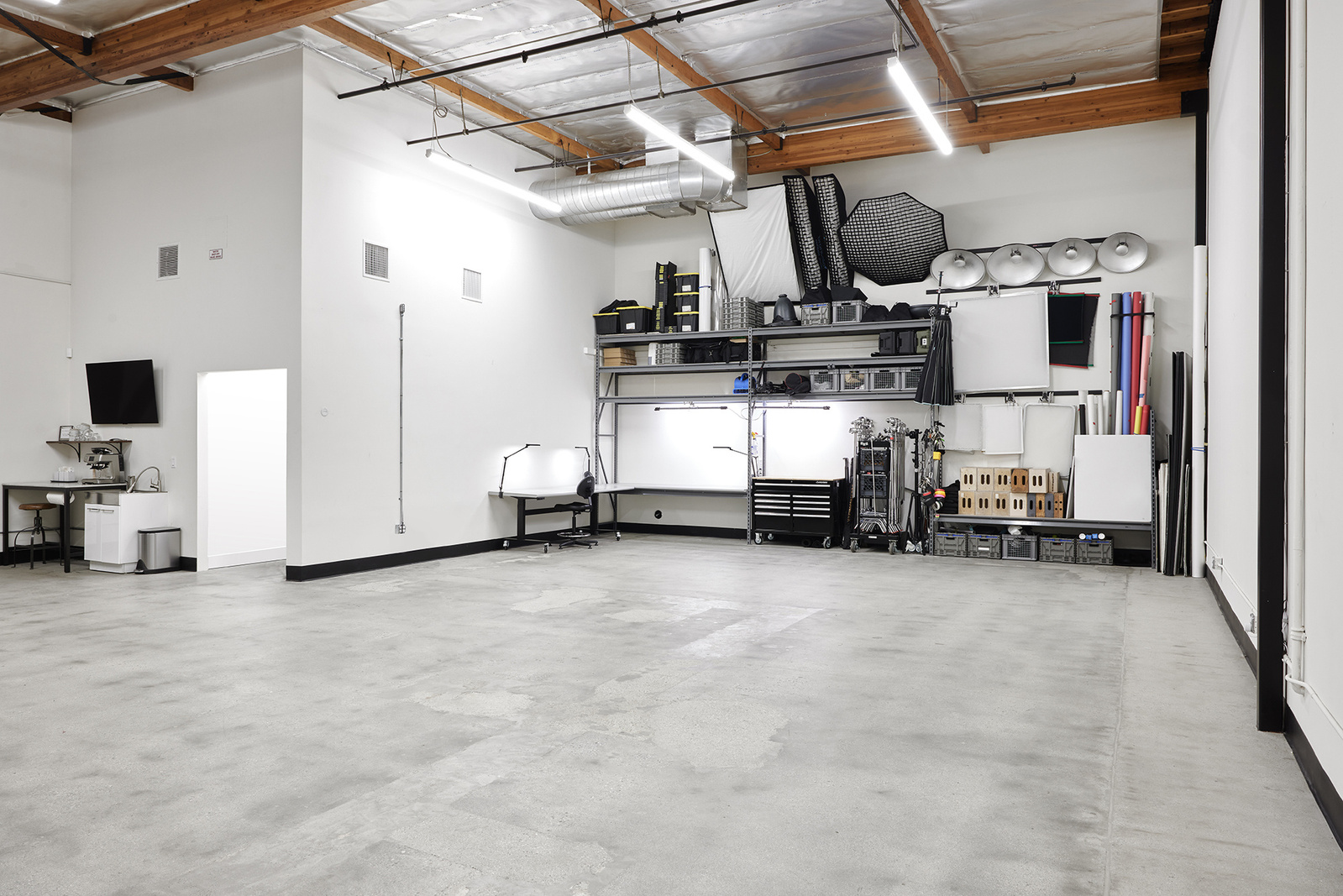 Los Angeles professional and affordable photo studio for photography and video production. Fully loaded with high-quality equipment: Broncolor, Aputure, Grip, and Digital equipment. Main Studio.
