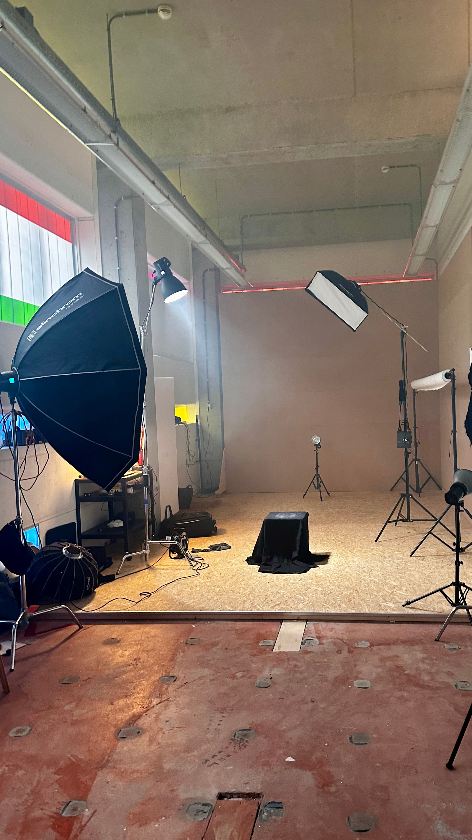 Explore the harmony of chaos and structure in photography, blending spontaneity with order for artistic balance. Tips and insights from a Dutch photographer