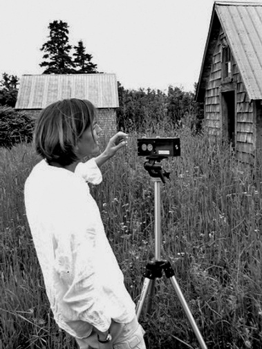 Cher MacNeill takes a pinhole photo, pinhole camera, pinhole photography