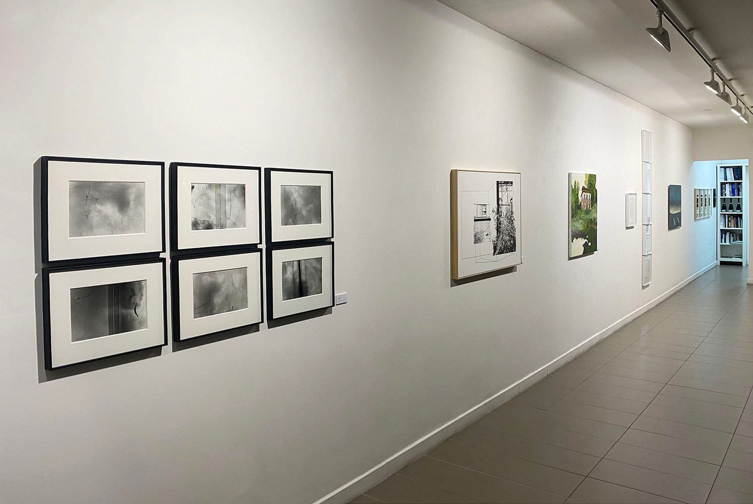 Vista dell'allestimento della mostra collettiva Pronti all'ascolto?!