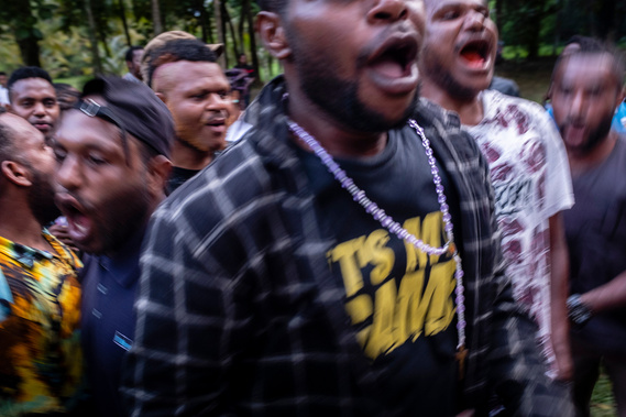 The Papuan students performed waita, traditional dance from the mountains. This dance reflects a unity that is undivided, harmonious, straightforward and an expression of freedom. This dance always accompanied by singing and mouth-generated sounds.